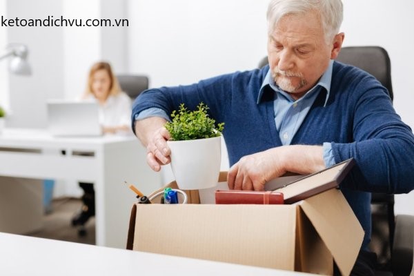 Đủ tuổi nghỉ hưu có được hưởng trợ cấp thất nghiệp?