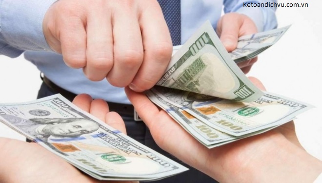 Từ 2021, người lao động tạm ứng lương không bị tính lãi