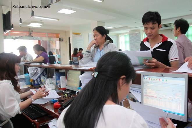 Người lao động nghỉ hưu trước tuổi: Nên hay không?