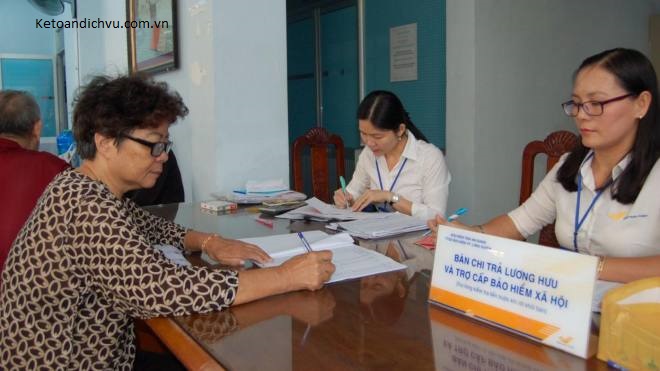 Lao động nữ nghỉ hưu năm 2021 được tính lương thế nào?